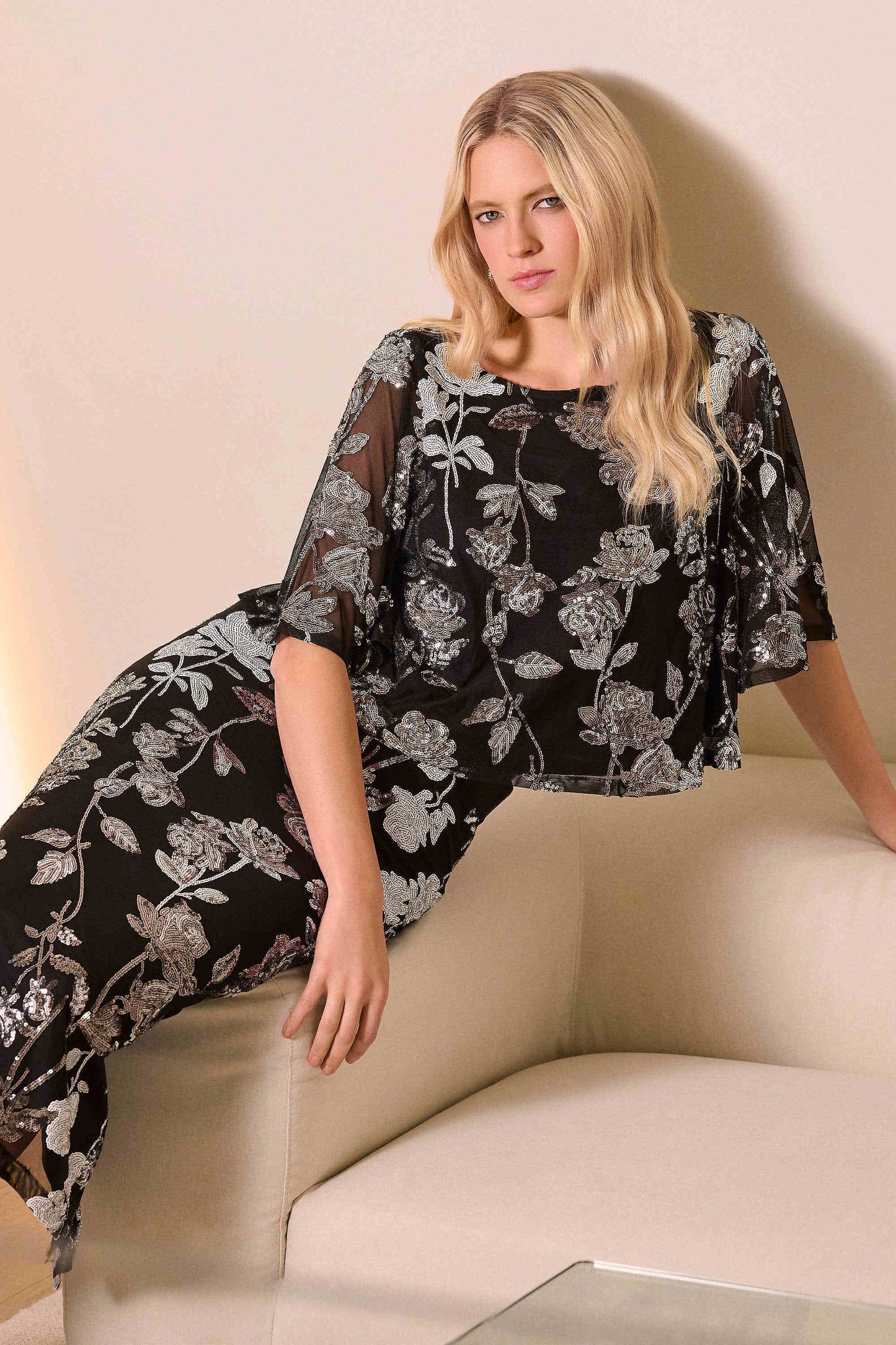 Sequin Embroidered Floral Print Boxy Top
254181