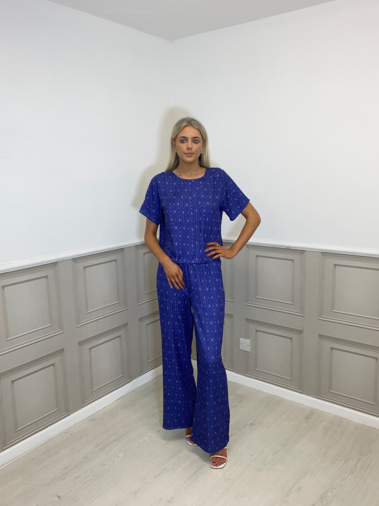 Fluresk blue skipper top