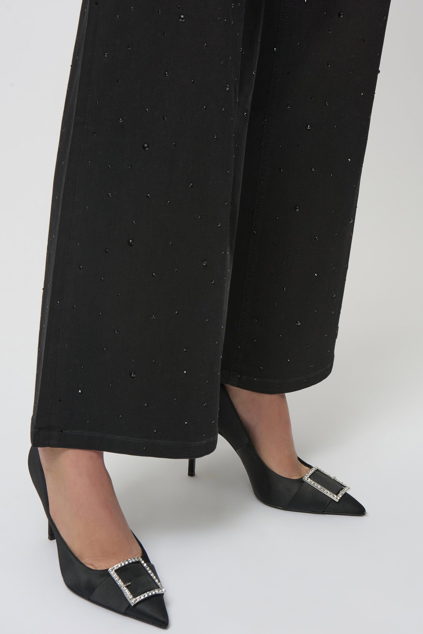 Classic Wide Leg Jeans with Rhinestones
254962