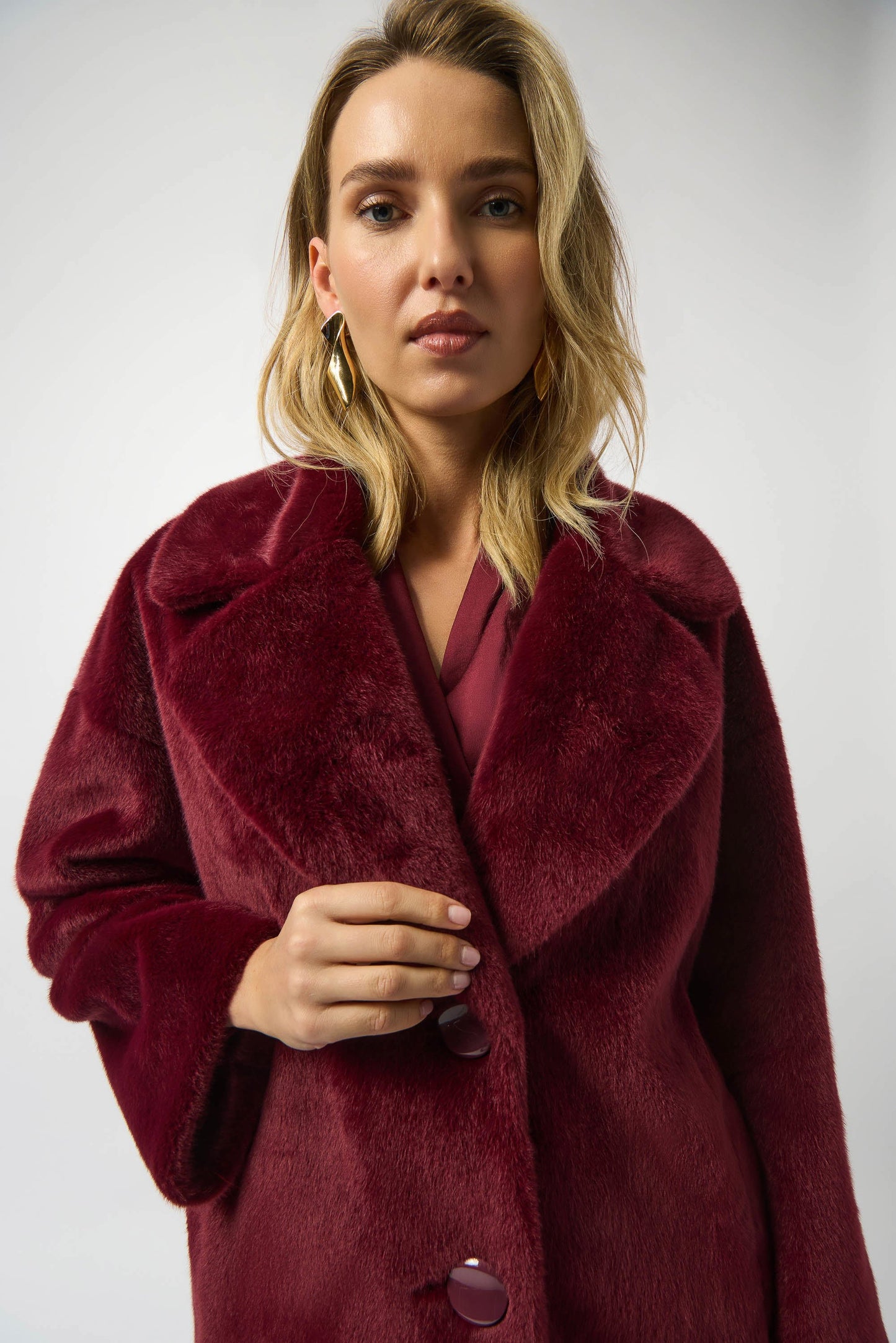 Faux Fur Straight Coat
243902F25