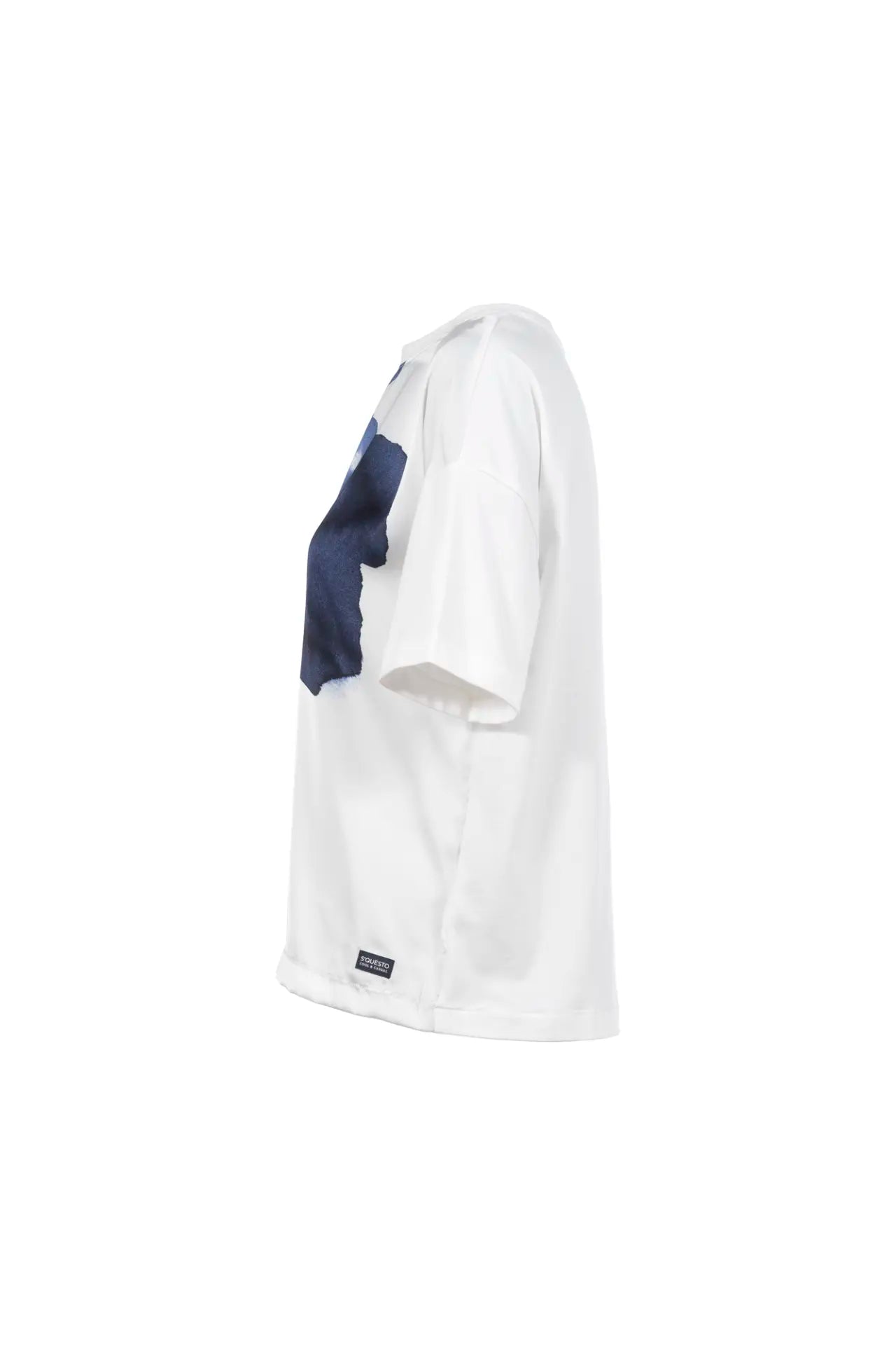 Sequesto white t shirt with blue flower