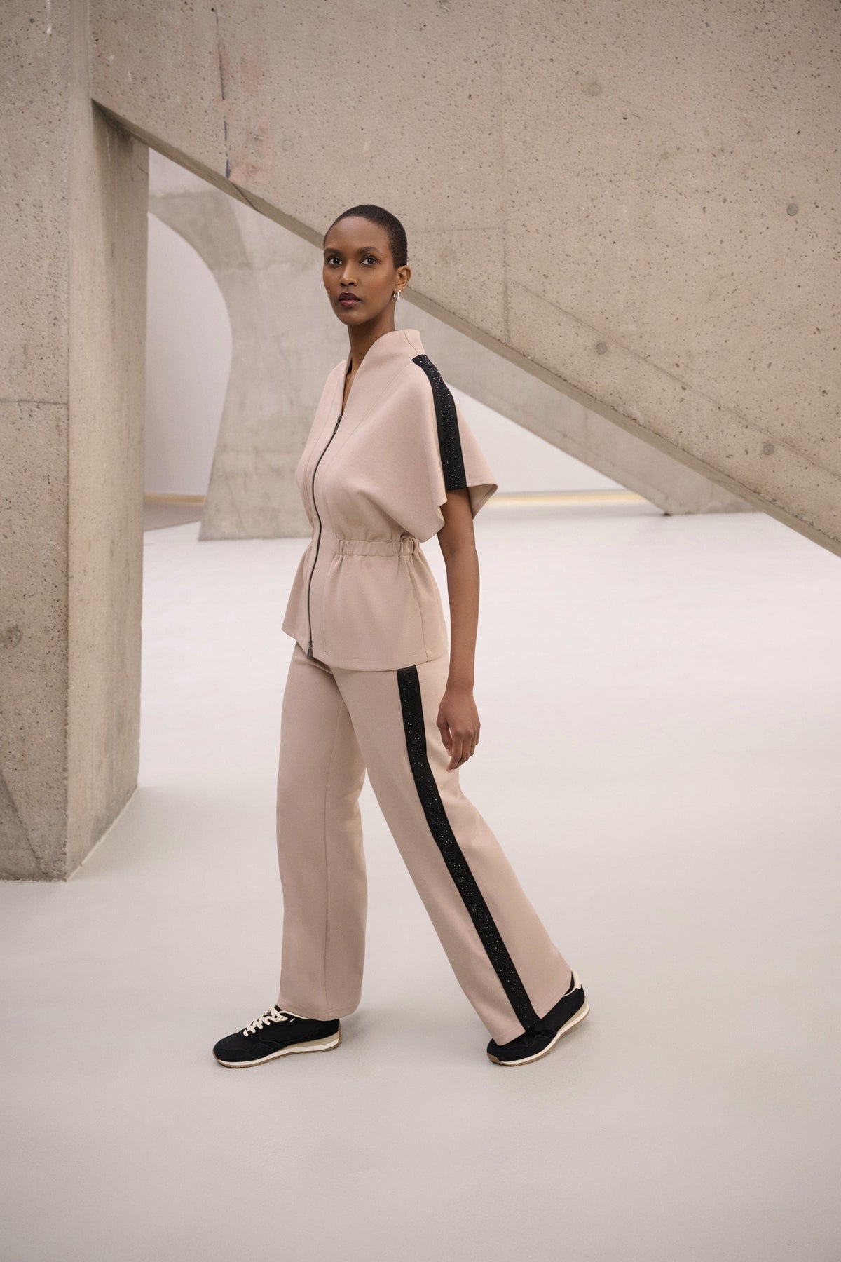 Wide Leg Trousers With Rhinestones
264614
Sport
