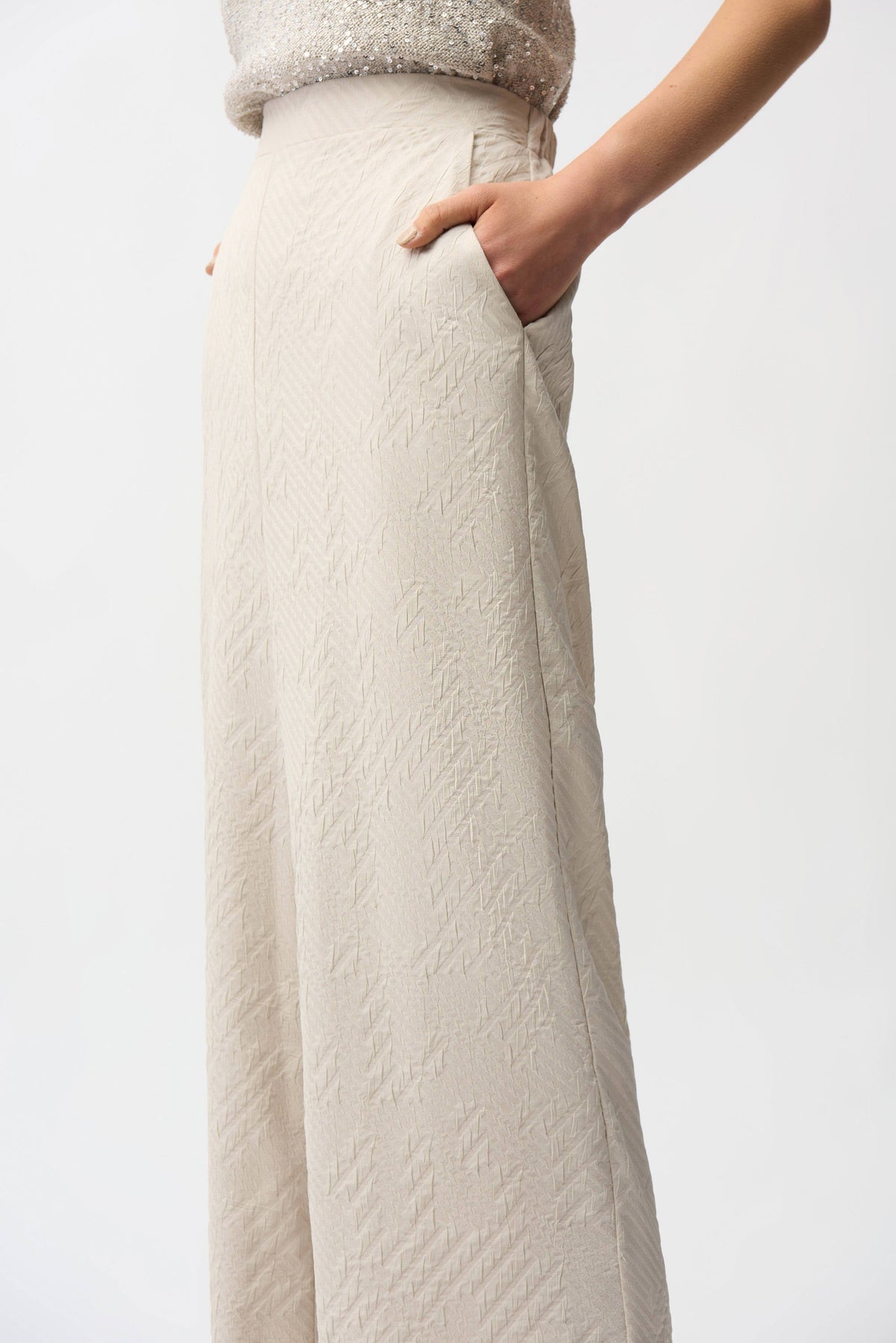 Jacquard Geometrical Texture Wide Leg Pull-On Pants
261056