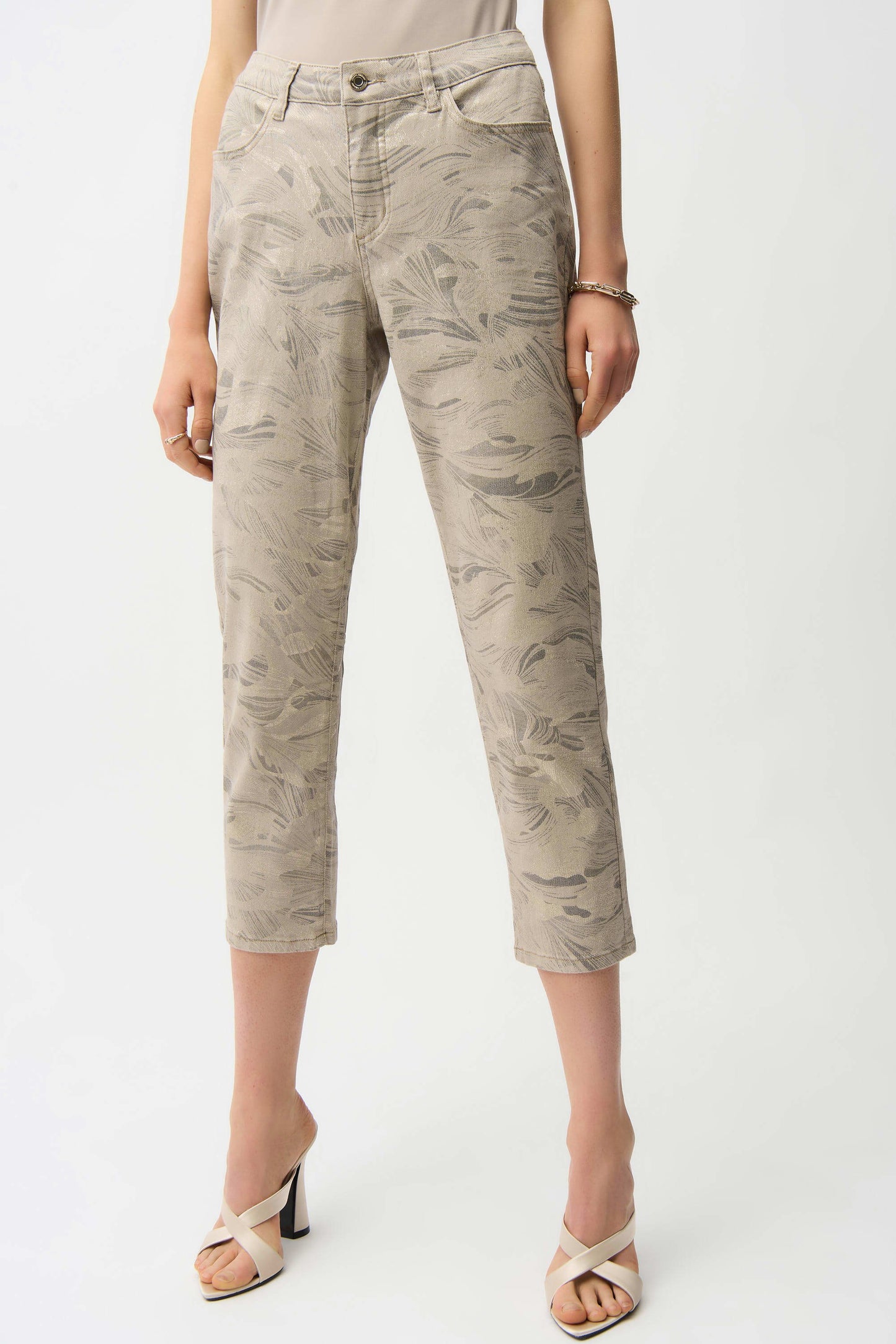JOSEPH RIBKOFF Metallic Abstract Print Slim Crop Jeans
261959