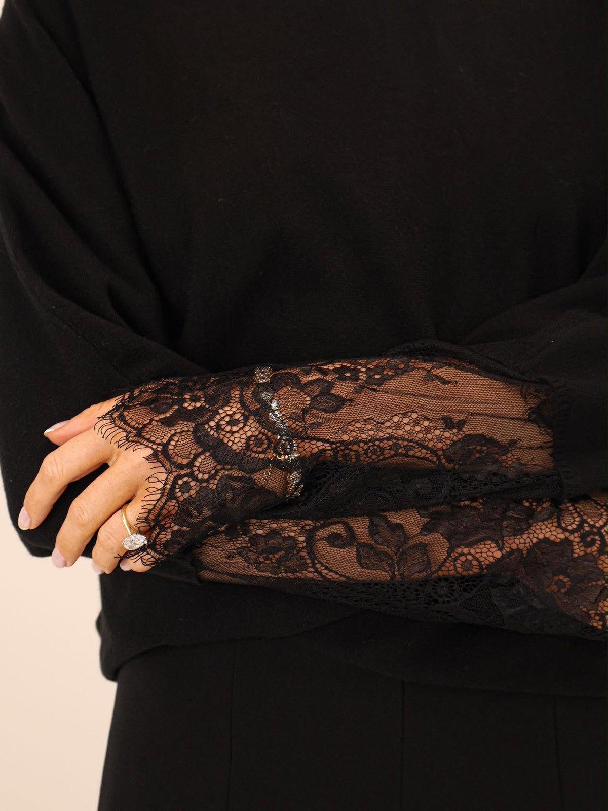 KATE & PIPPA BLAKELY LACE KNIT IN BLACK