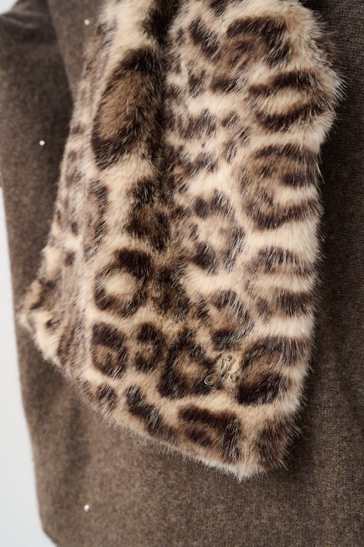 JOSEPH RIBKOFF 263976 Faux Fur Leopard Print Scarf