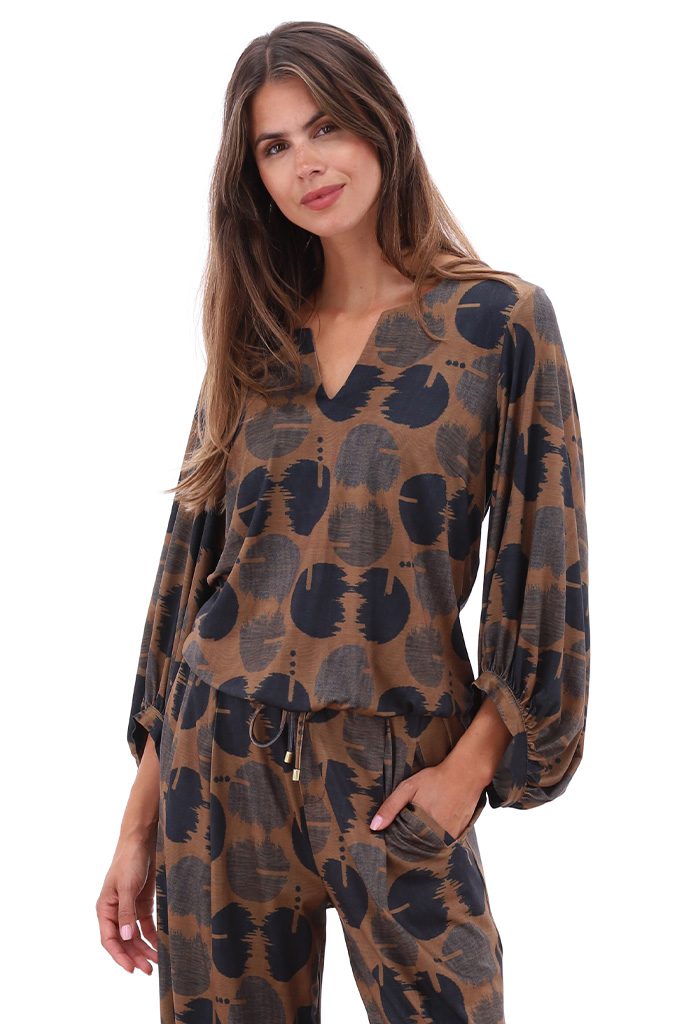 K Design V Neck Top