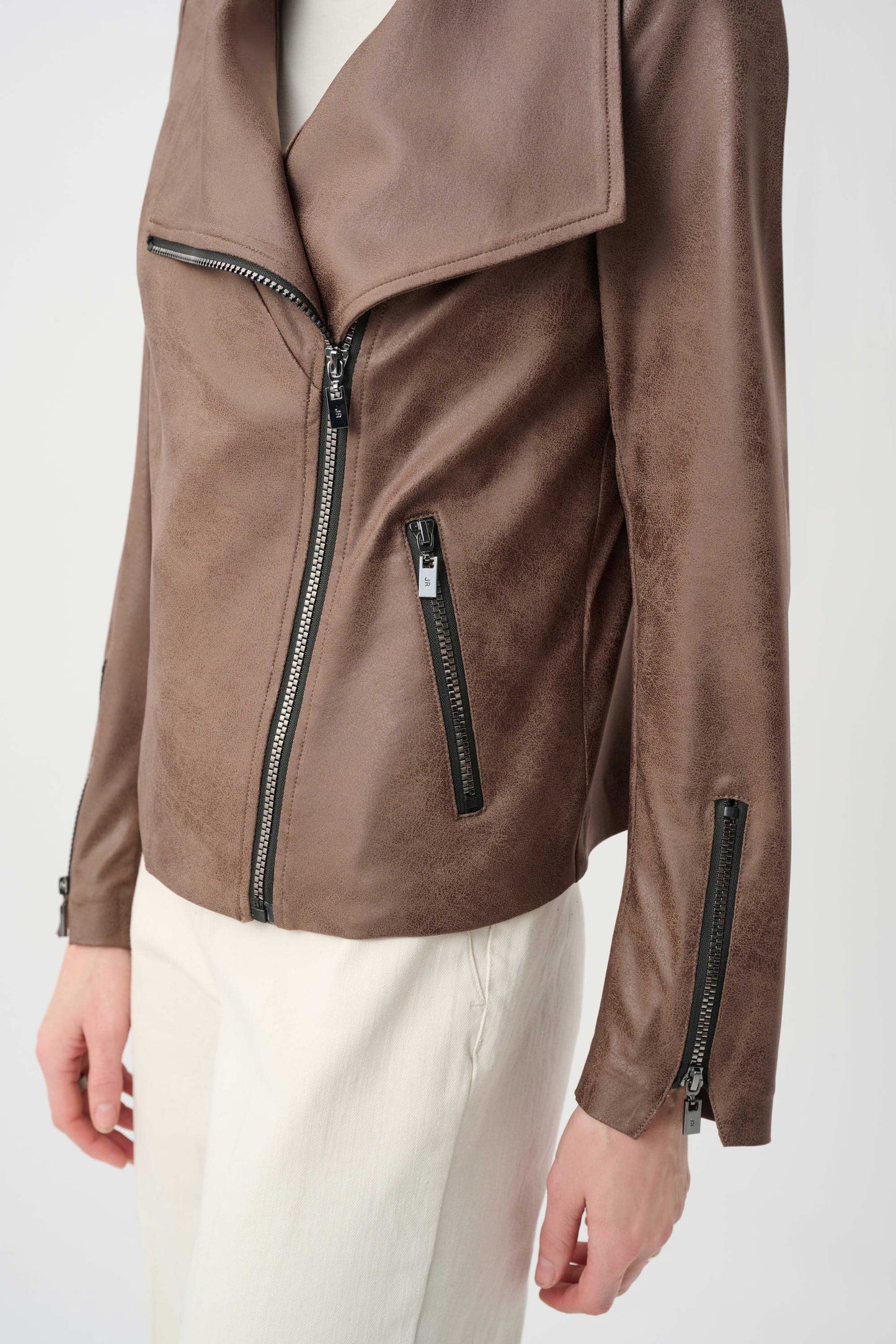 JOSEPH RIBKOFF Foiled Knit Fitted Jacket 263908