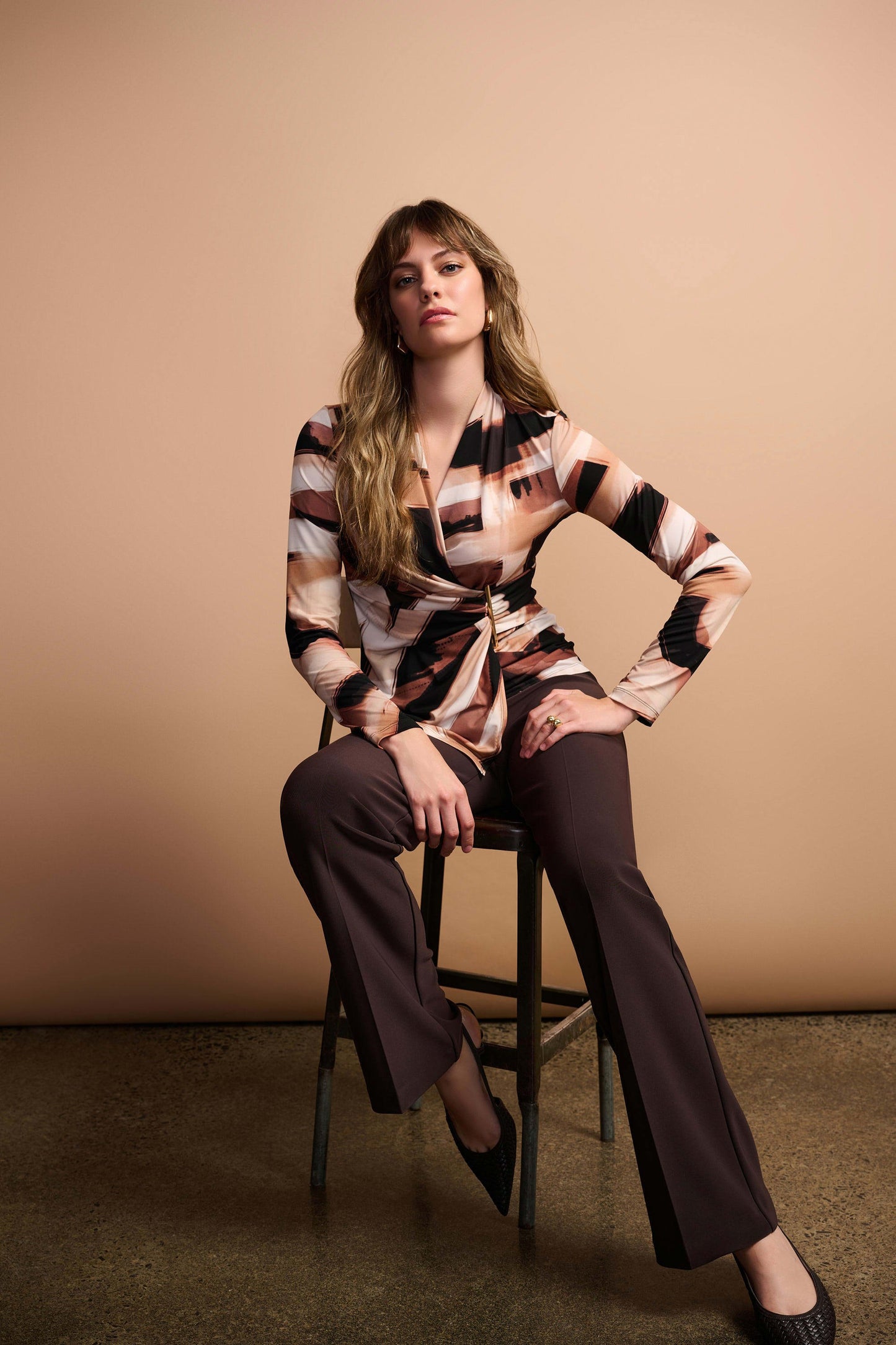 JOSEPH RIBKOFF 254218 Silky Knit Abstract Print Fitted Wrap Top in black/brown