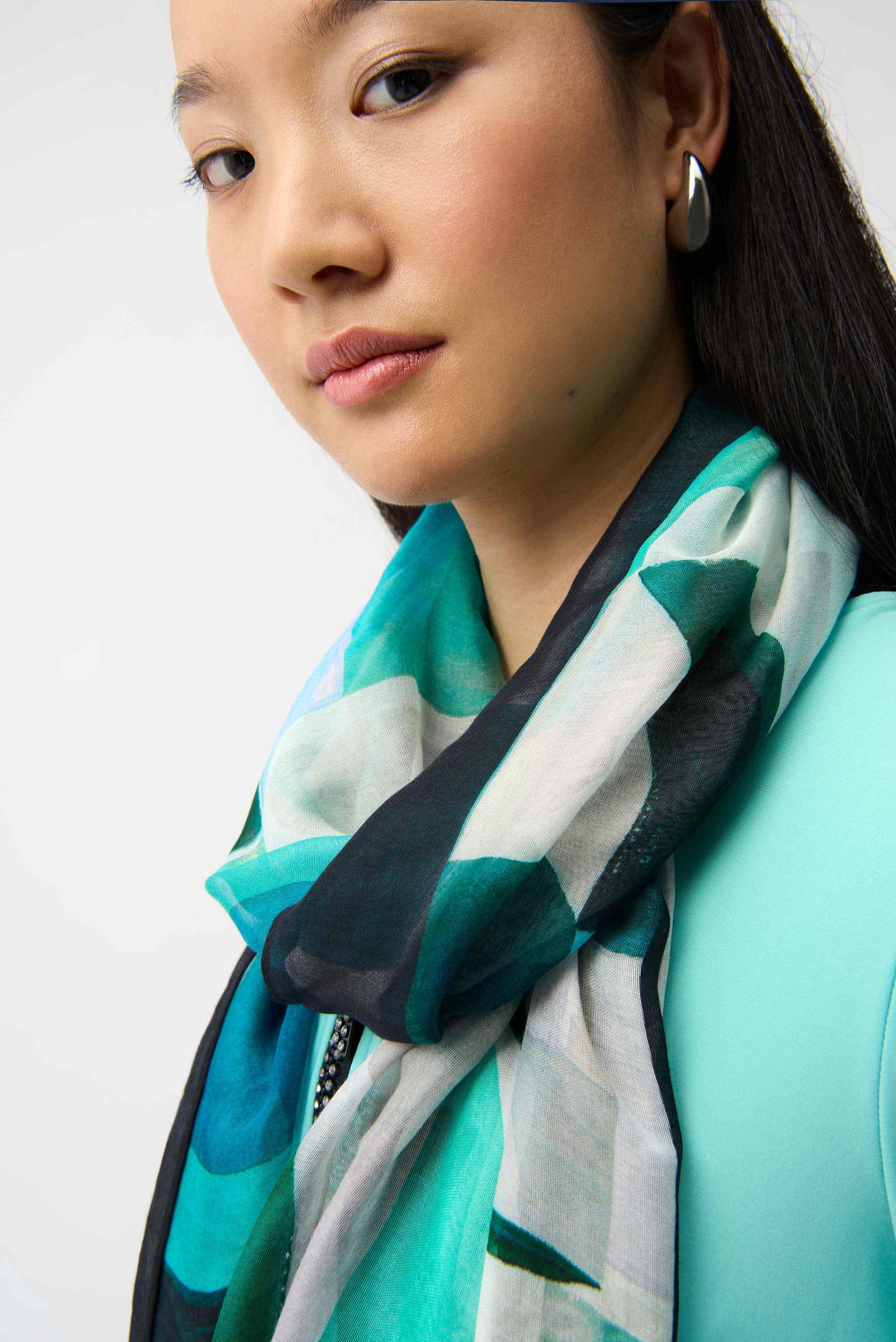 JOSEPH RIBKOFF 261985 Viscose Geometric Print Scarf
