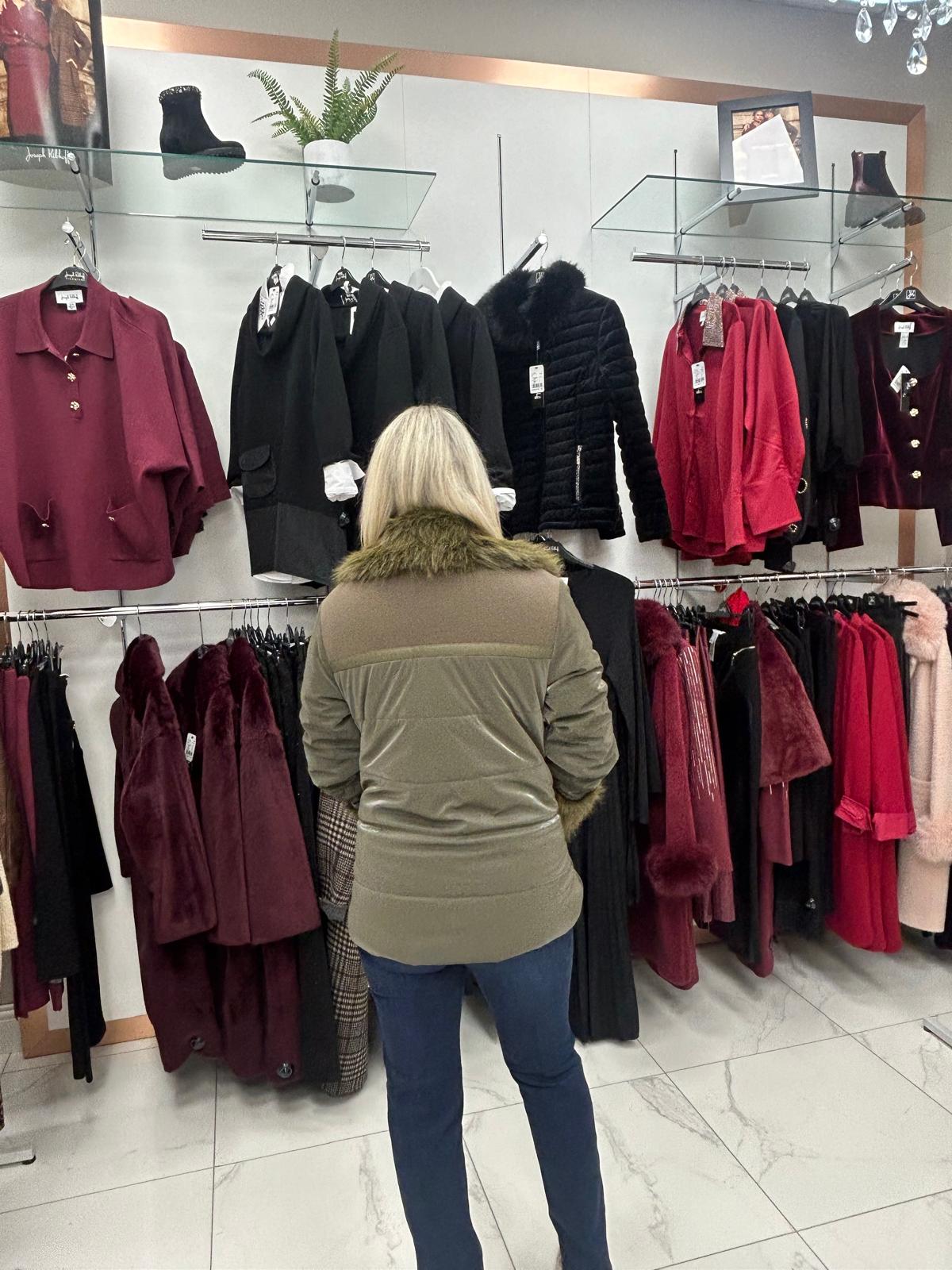 Carla Ruiz green fur coat