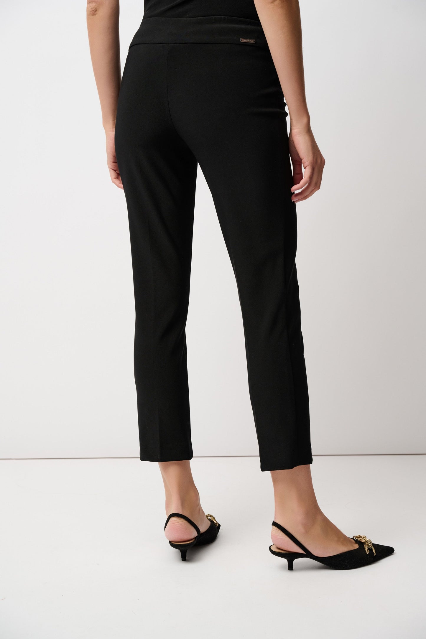 JOSEPH RIBKOFF 181089NOS Classic Cropped Pant - Black