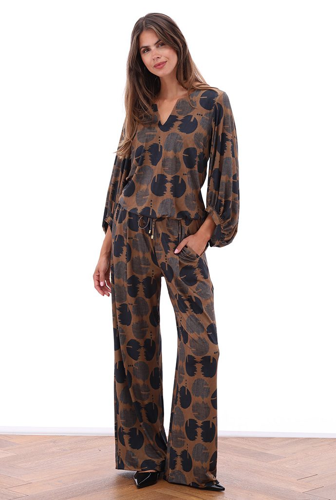 K Design V Neck Top
