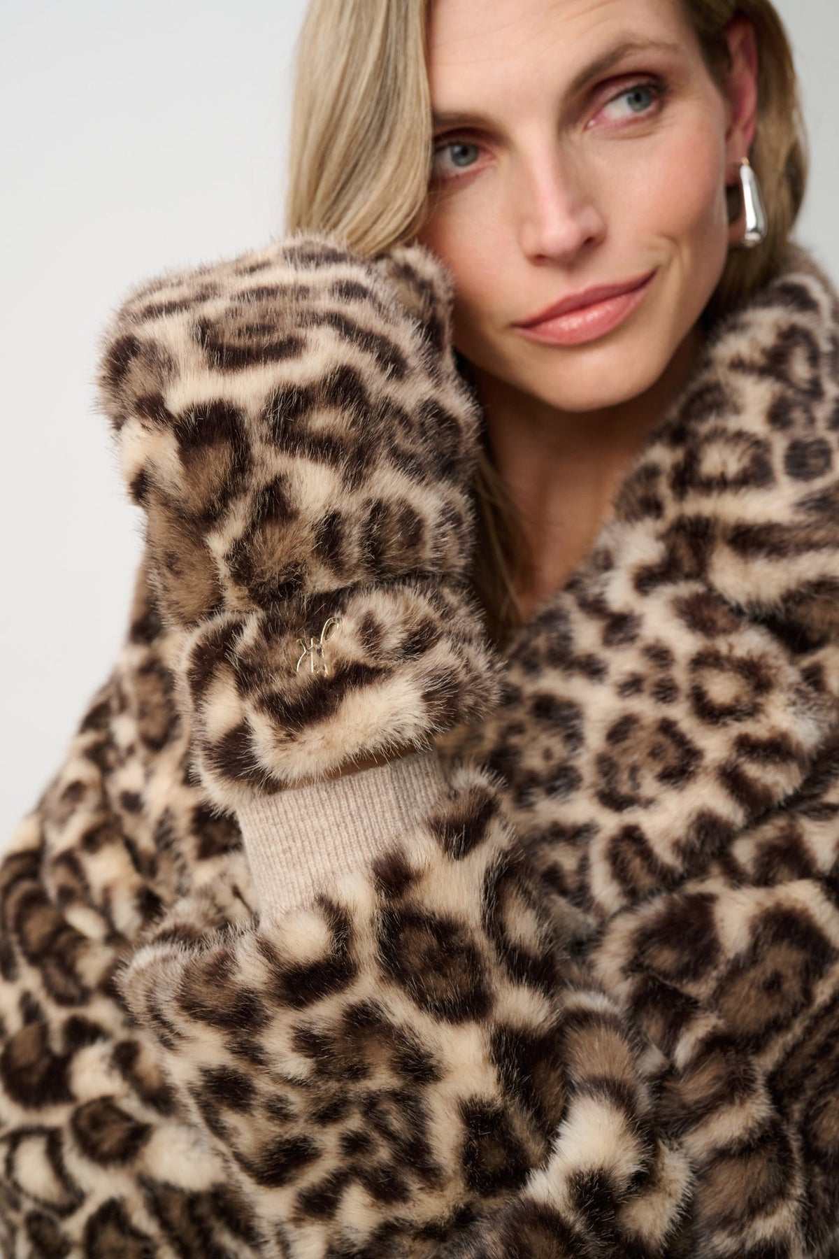 JOSEPH RIBKOFF 263977 Faux Fur Leopard Print Mittens
