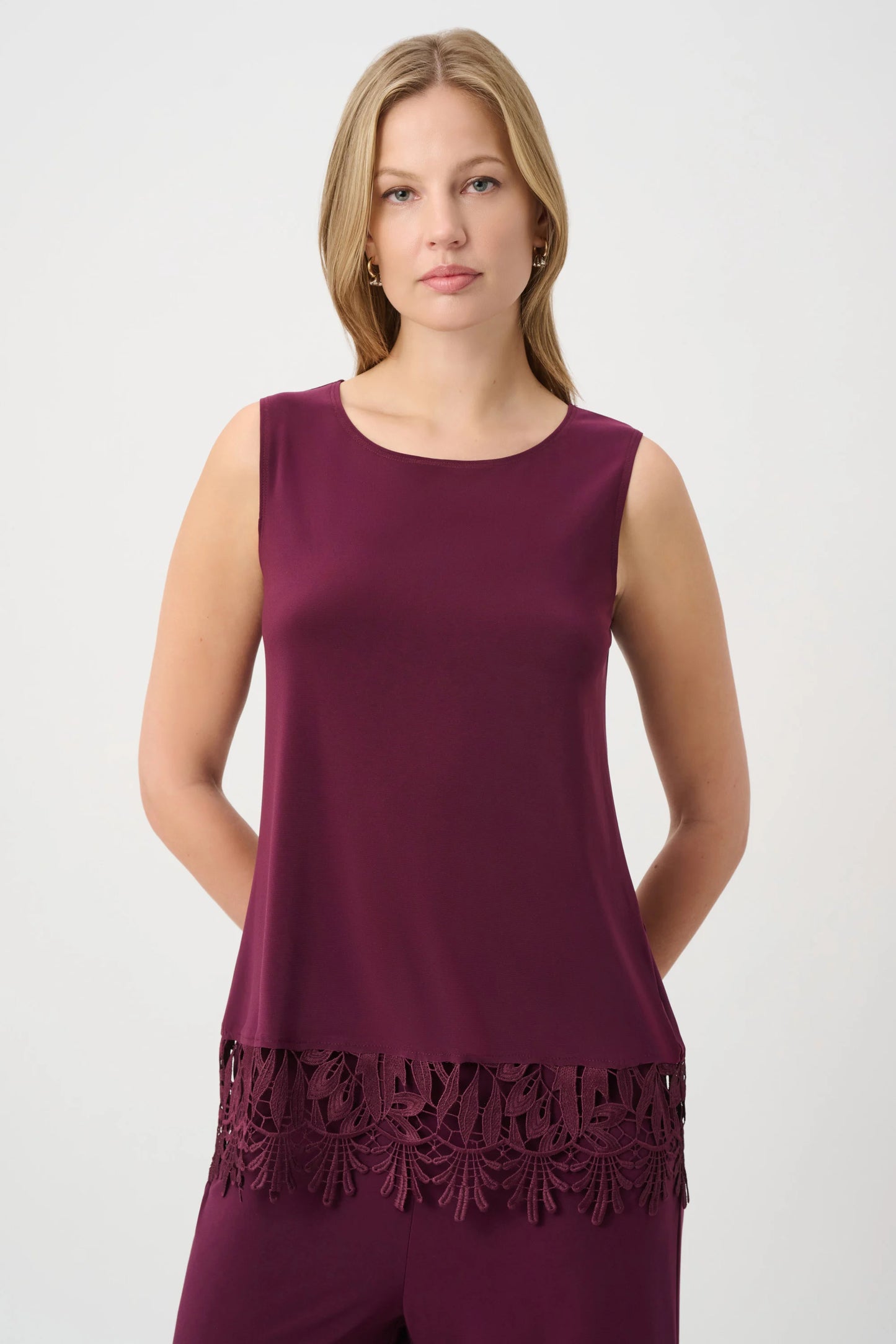 262094W26 Lace Hem Sleeveless Top