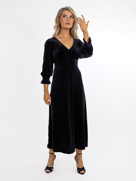 Streasa black velvet dress