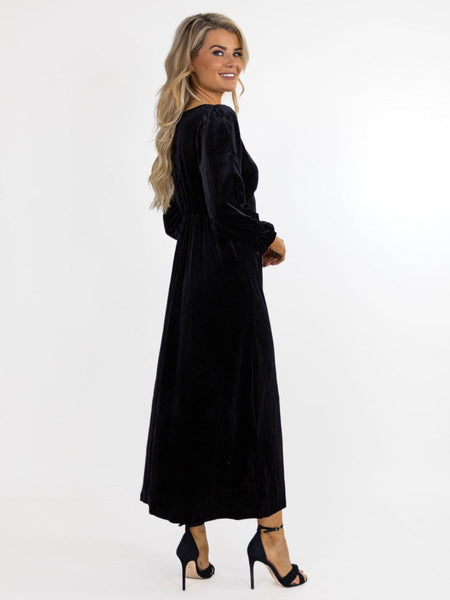 Streasa black velvet dress