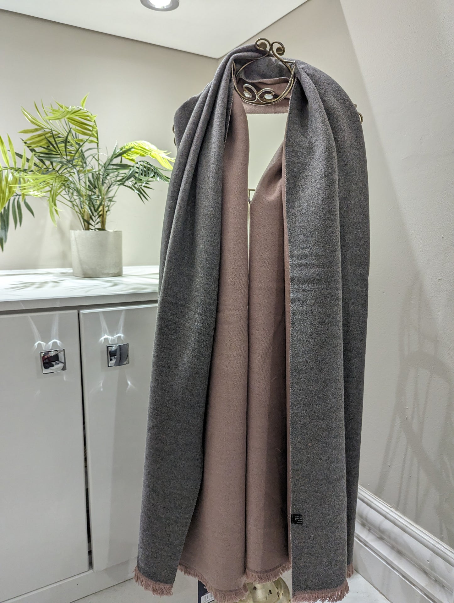 Milly soft pink/grey scarf