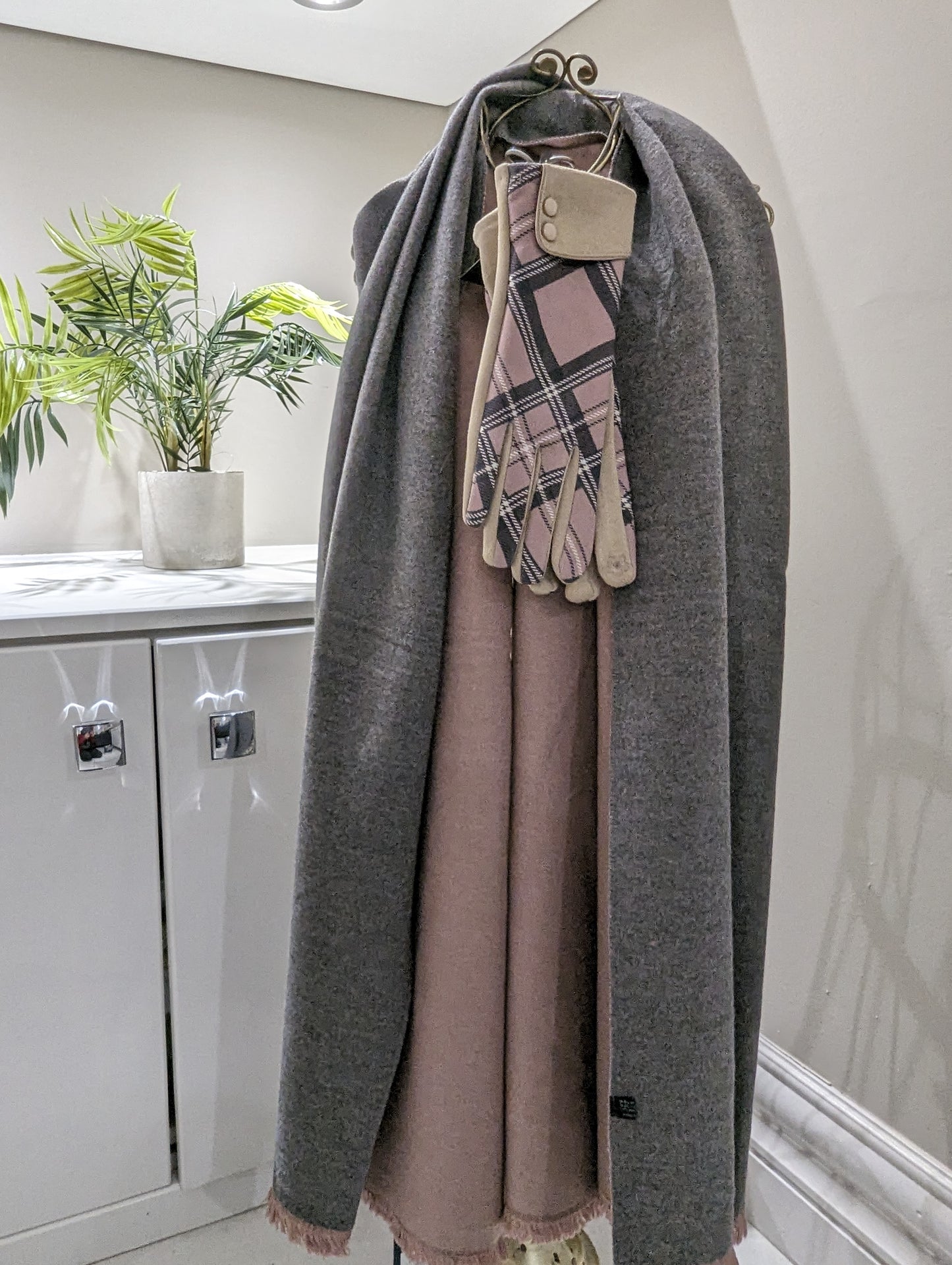 Milly soft pink/grey scarf