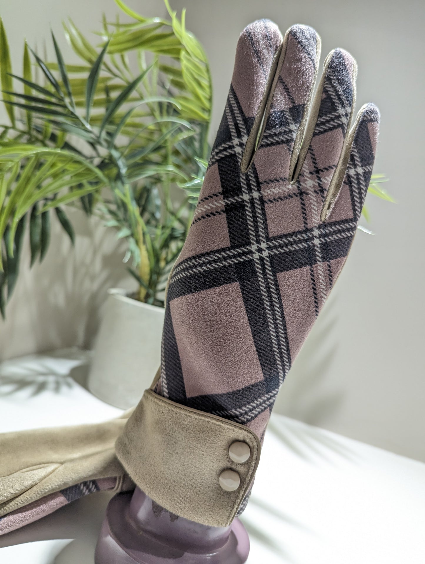 Tartan soft pink/grey gloves