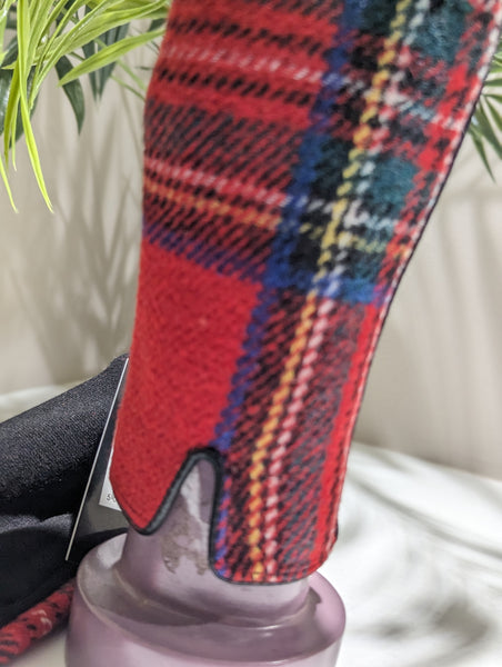 Tartan red glove