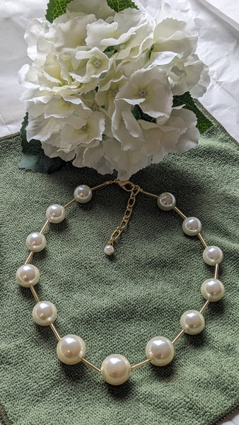 Ivory medium size pearl necklace