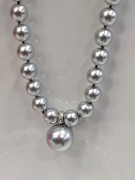 Penny grey pearl necklace
